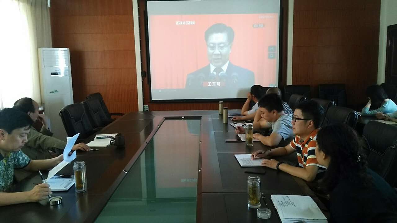 白龙湖收看省党代会.jpg