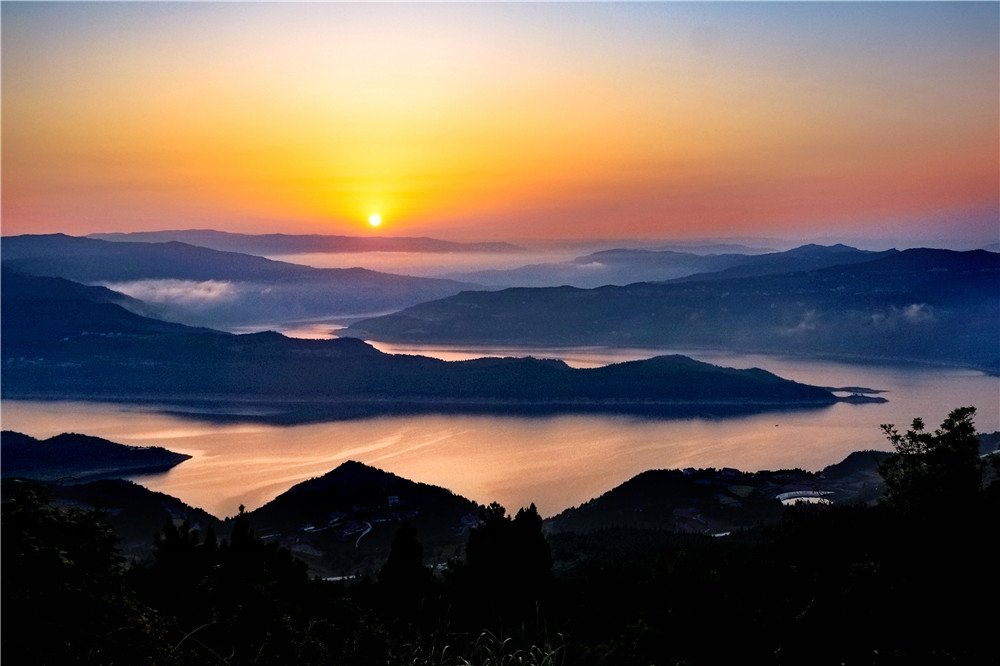 亭湖金辉 剑阁摄协马太顺.jpg