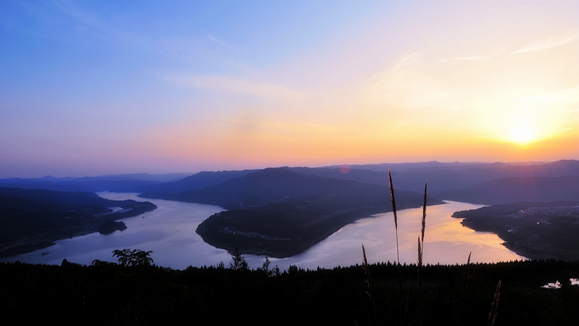 嘉陵江夕照新虎跳.jpg